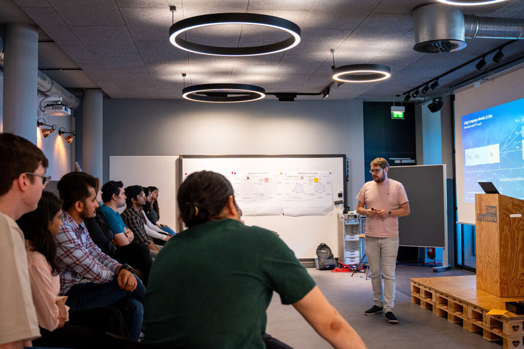 GenAI Incubator • generative KI Lösungen innovativ umsetzen • die Zukunft gestalten mit generativer KI • LLM-Lösungen